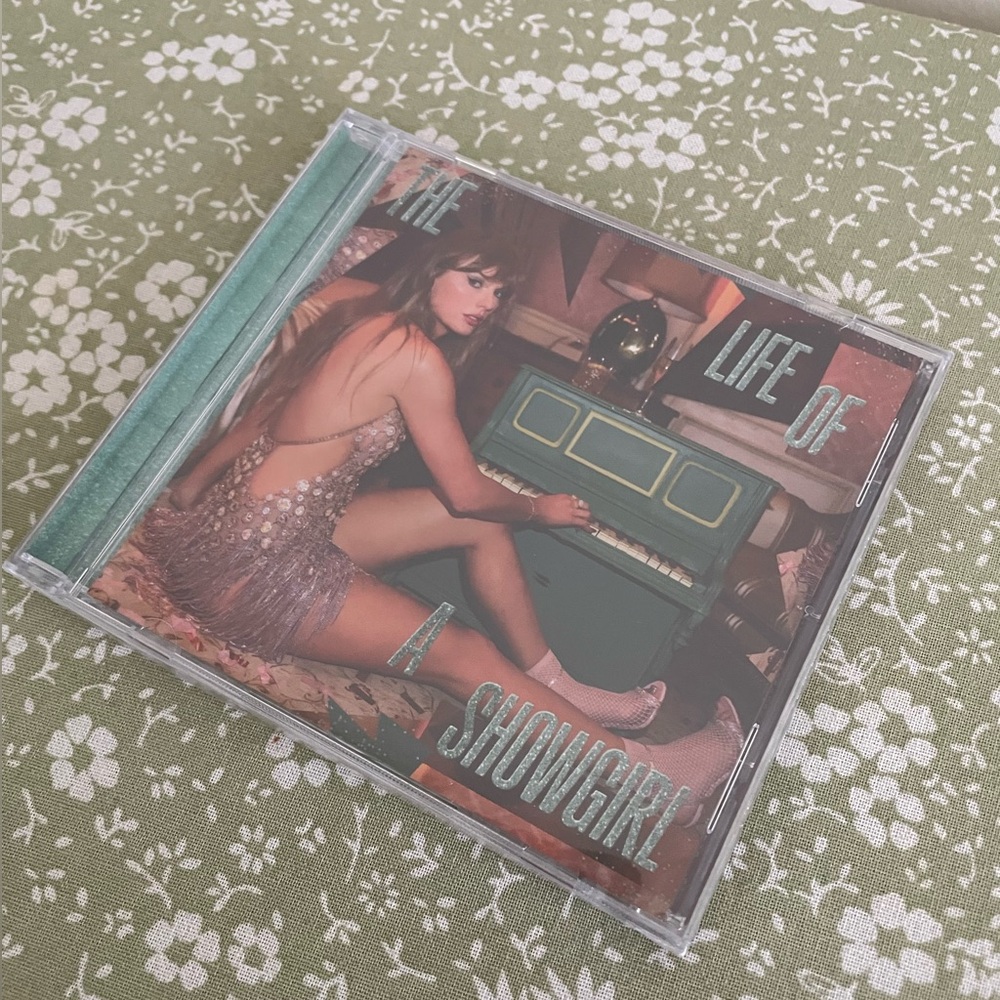 Taylor Swift
The Life of a Showgirl
Life is a Song, acoustic Version cd